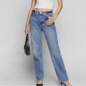 DG2 BY DIANE GILMAN. Five pocket jeans. Spandex material. Cotton blend.